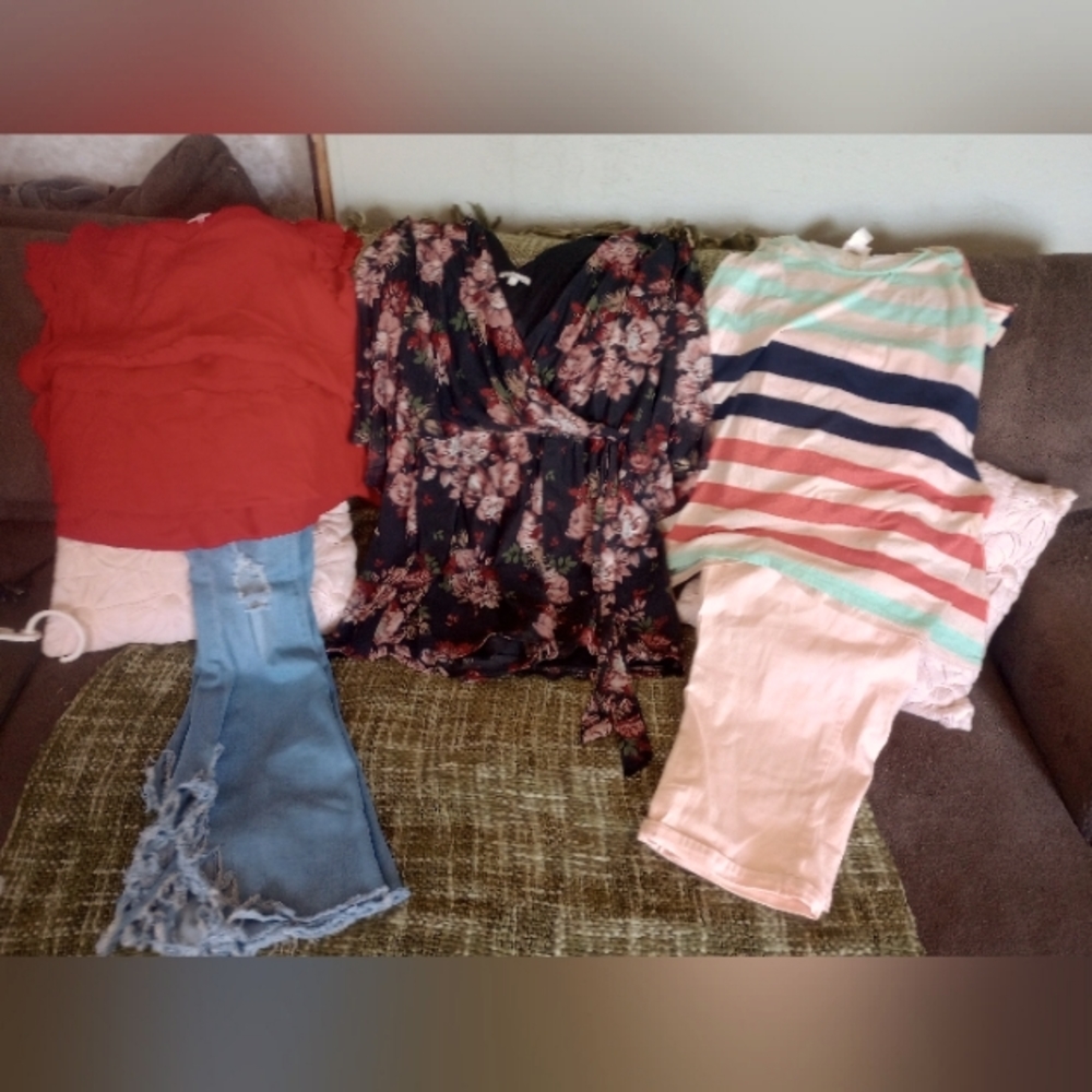 3 CUTE SUMMER OR SPRINGTIME OUTFITS SIZE XL (5-74)